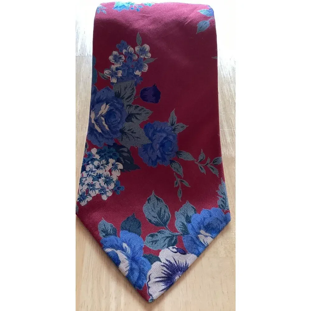 Vintage IZOD Red blue‎ floral Classic Pointed Neck Tie Adult 3 1/2 inch